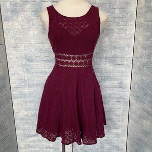 Free People mini Lace Dress Daisy Waist Fit & Flare Burgundy Zipper Closure sz 2